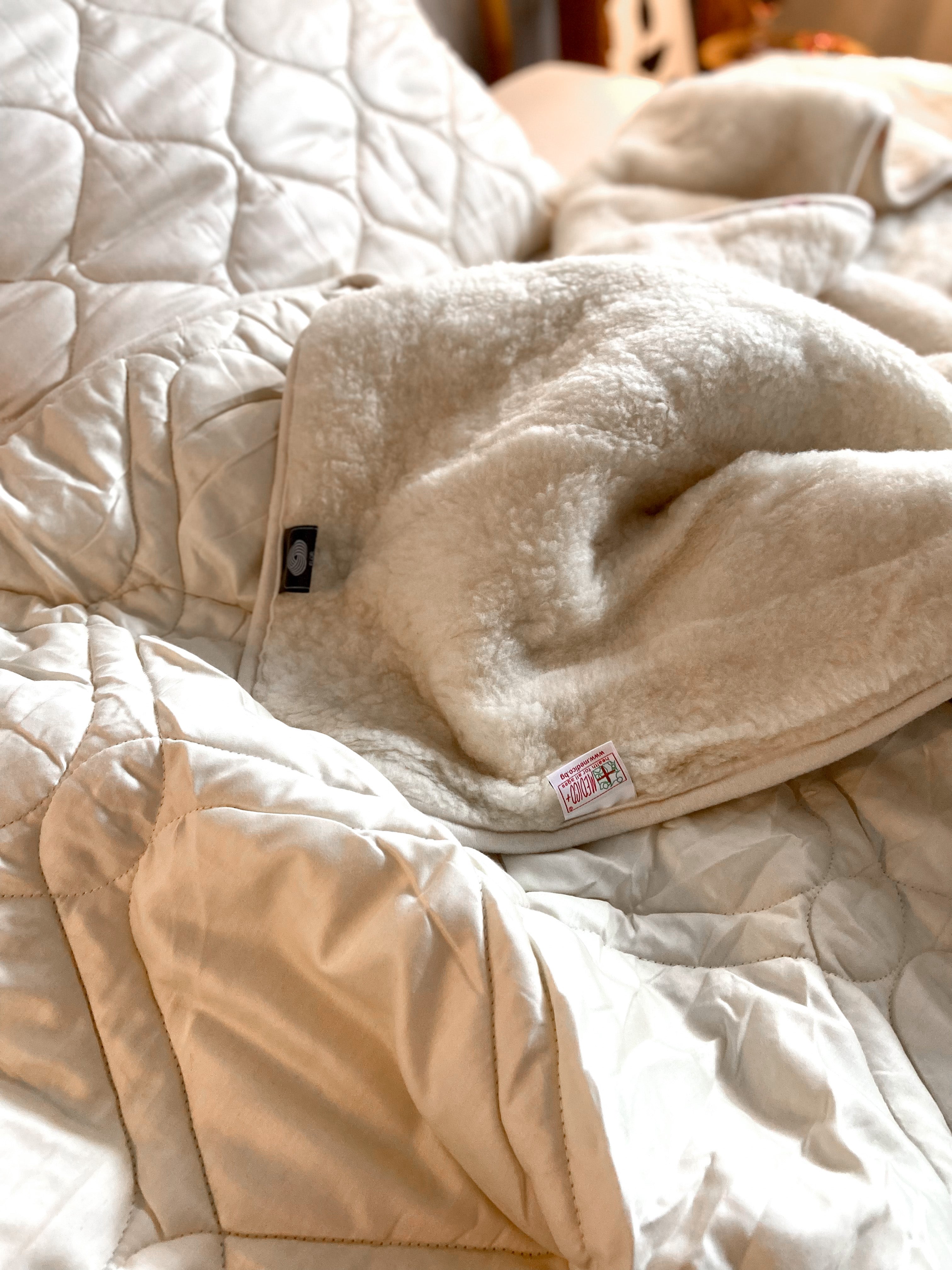 Ecru Merino Wool & Cotton Sateen Blanket – Quilted, Reversible & All-Season Comfort