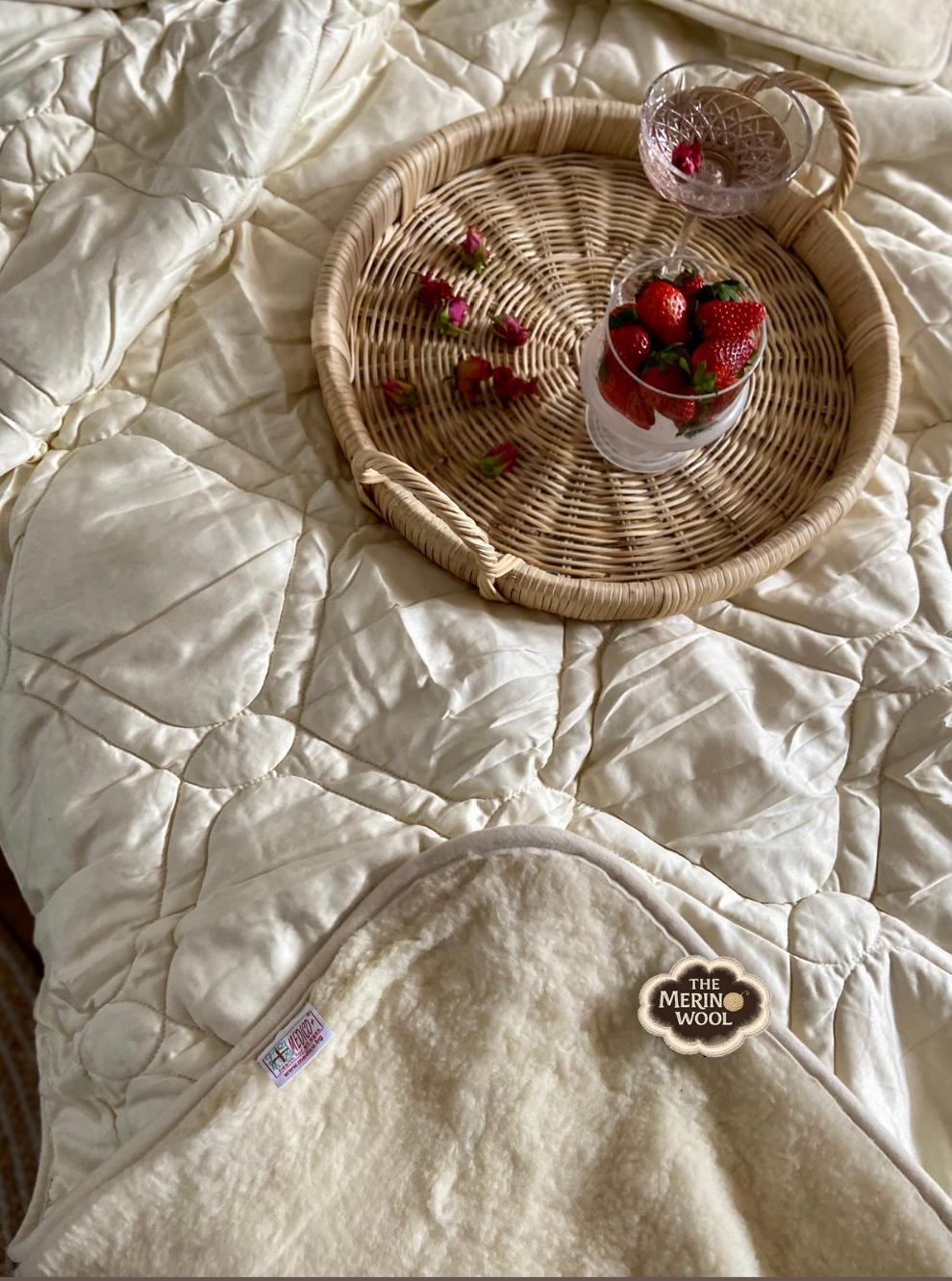 Ecru Merino Wool & Cotton Sateen Blanket – Quilted, Reversible & All-Season Comfort